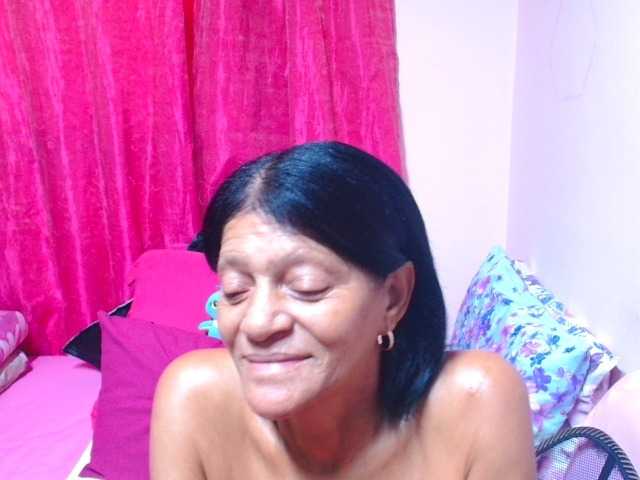 SLUTTYROXY live cam on BongaCams