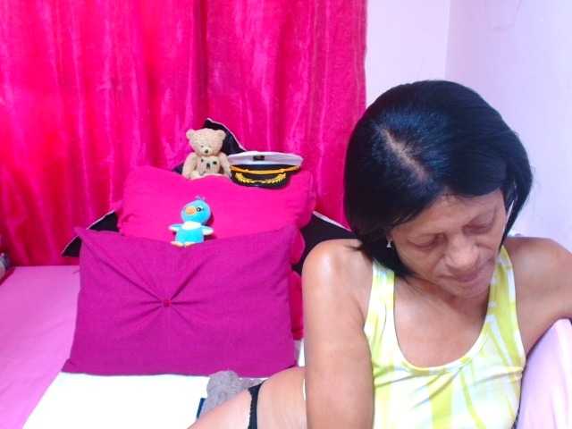SLUTTYROXY live cam on BongaCams