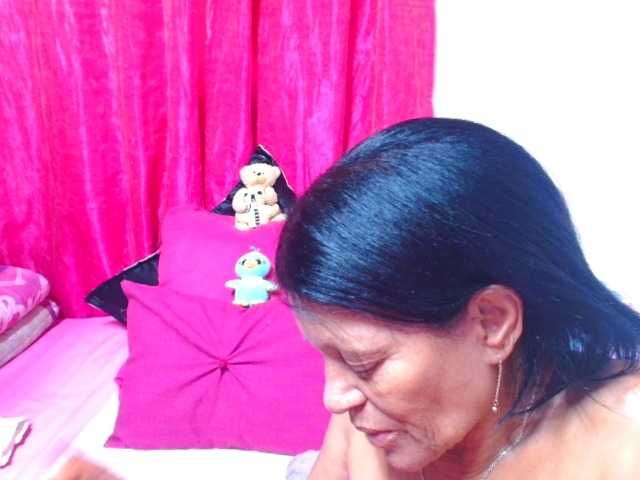 SLUTTYROXY live cam on BongaCams