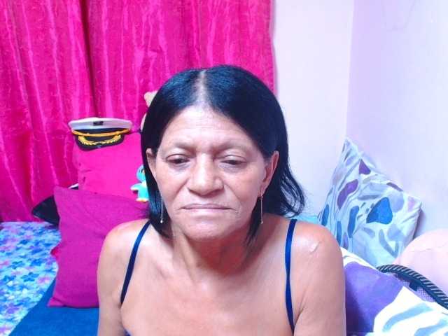 SLUTTYROXY live cam on BongaCams