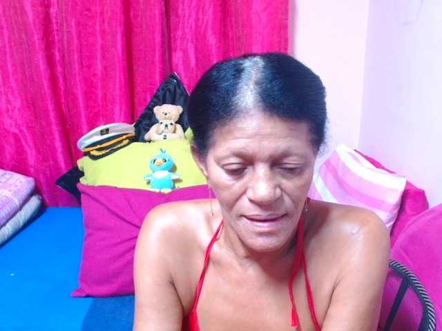 SLUTTYROXY, live now on BongaCams