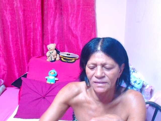 SLUTTYROXY live cam preview