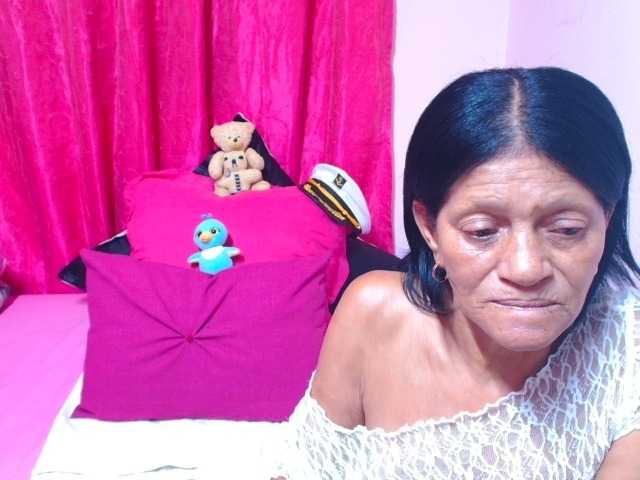 SLUTTYROXY live cam on BongaCams