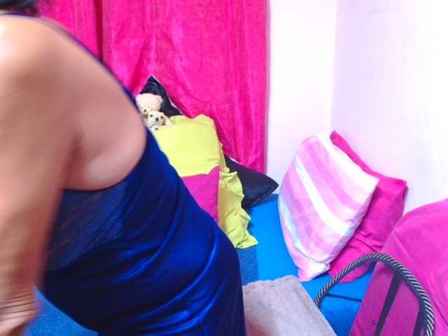 SLUTTYROXY, en directo ahora en BongaCams