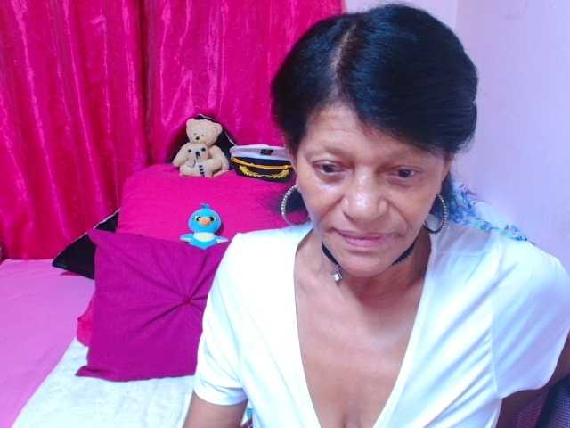 SLUTTYROXY live cam on BongaCams