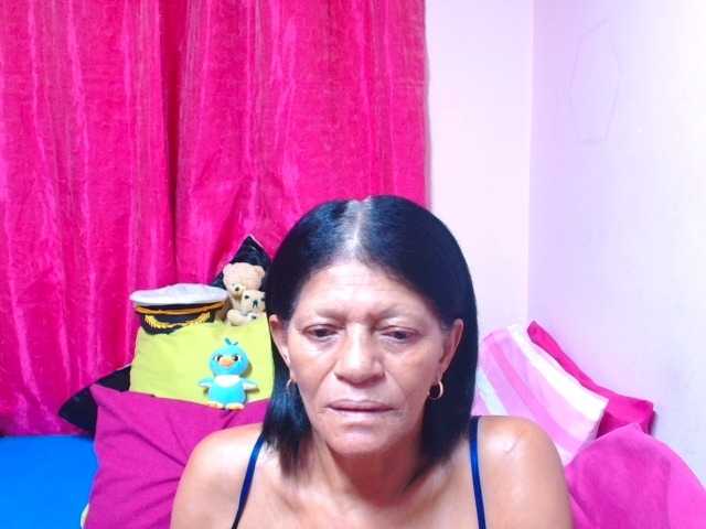 SLUTTYROXY, live now on BongaCams