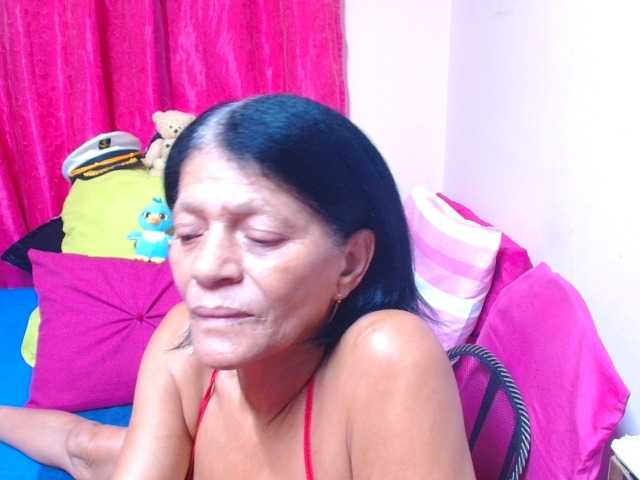 SLUTTYROXY, en vivo ahora en BongaCams