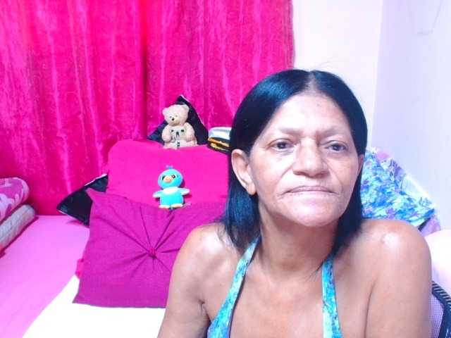 SLUTTYROXY live cam on BongaCams