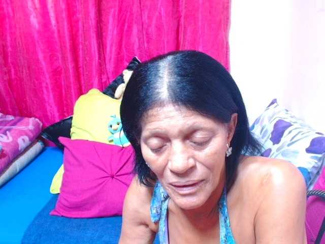 SLUTTYROXY live cam on BongaCams