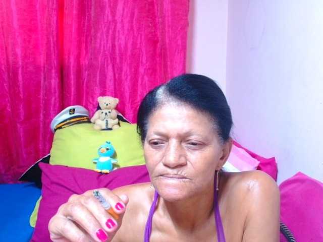 SLUTTYROXY, live now on BongaCams