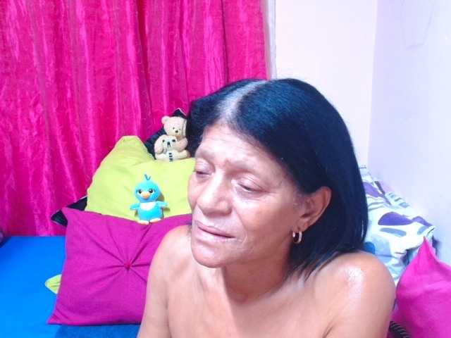 SLUTTYROXY live cam on BongaCams