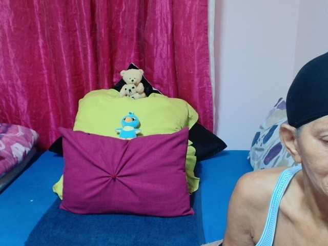 SLUTTYROXY live cam on BongaCams