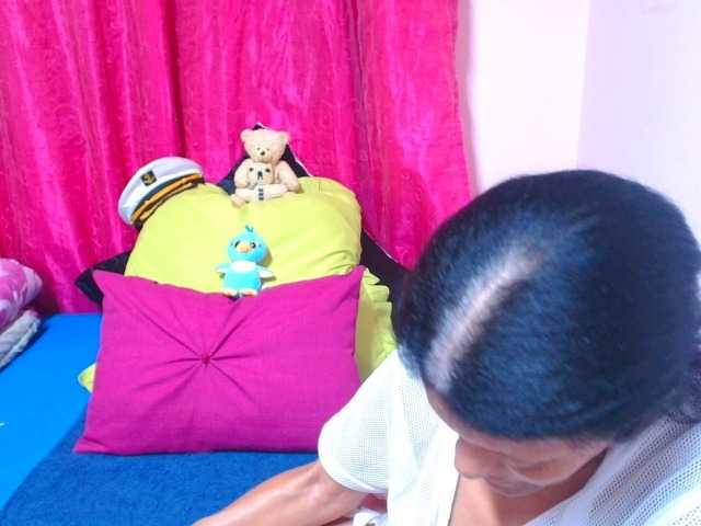 SLUTTYROXY live cam on BongaCams
