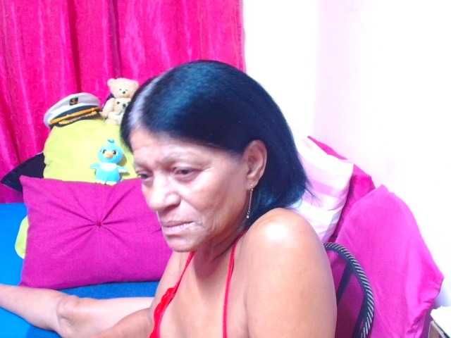 SLUTTYROXY, en vivo ahora en BongaCams