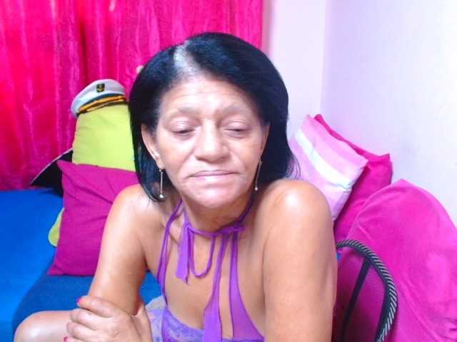 SLUTTYROXY, en directo ahora en BongaCams