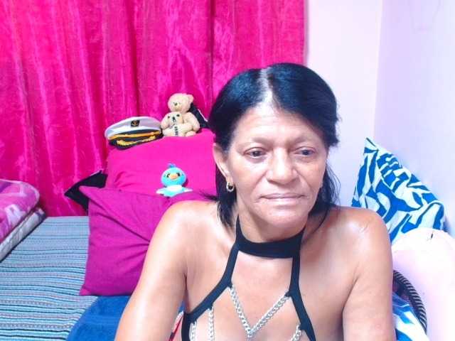 SLUTTYROXY — live female cam