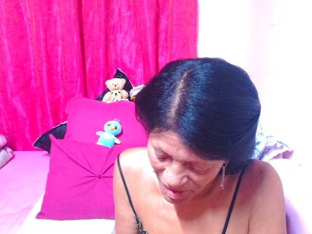 SLUTTYROXY live cam on BongaCams