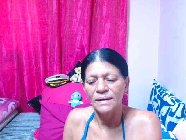 SLUTTYROXY webcam