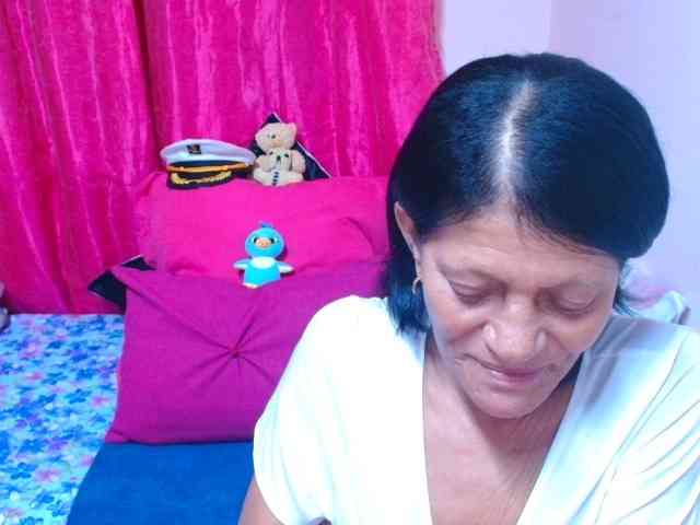 sluttyroxy's live room