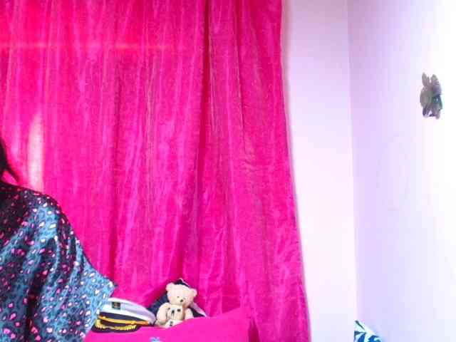 SLUTTYROXY webcam