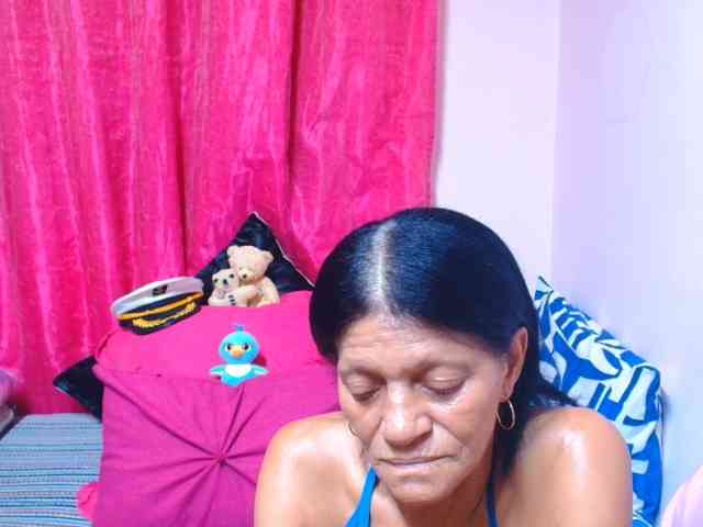 SLUTTYROXY webcam
