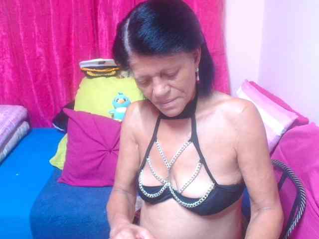 SLUTTYROXY webcam