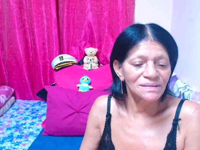SLUTTYROXY webcam