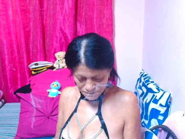 SLUTTYROXY webcam