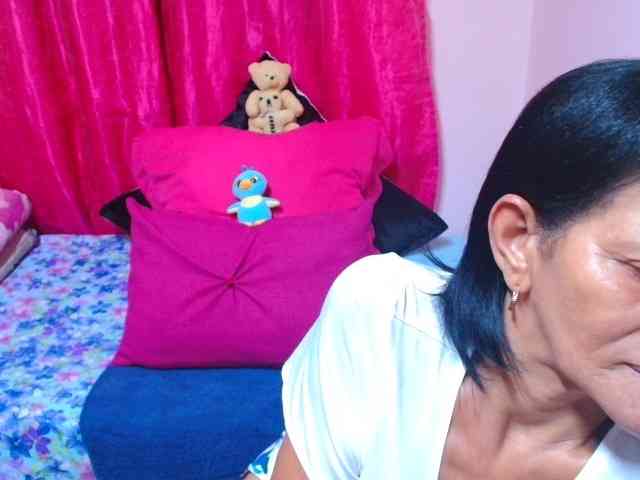 SLUTTYROXY webcam