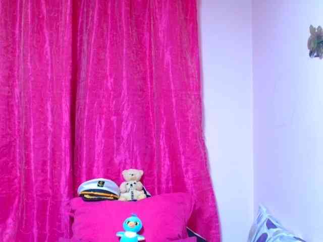 SLUTTYROXY webcam