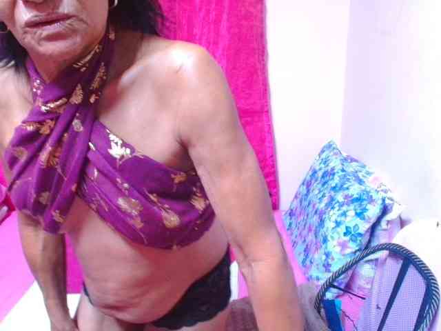 SLUTTYROXY's webcam live show