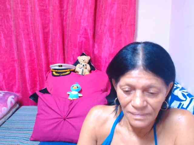 SLUTTYROXY webcam