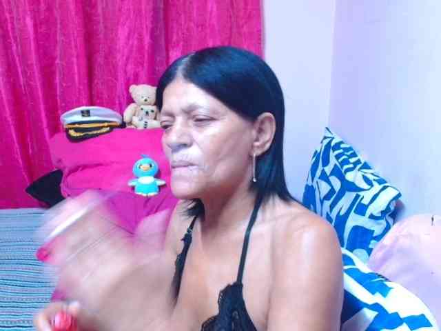sluttyroxy's live room