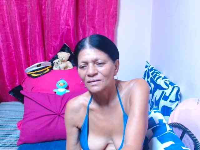 SLUTTYROXY webcam