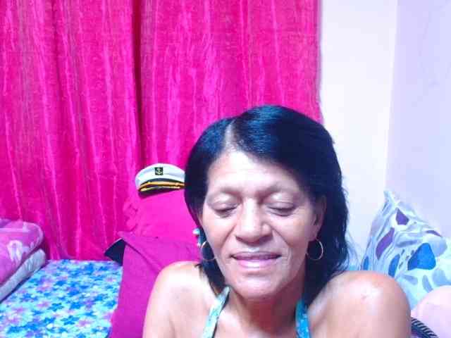 SLUTTYROXY webcam