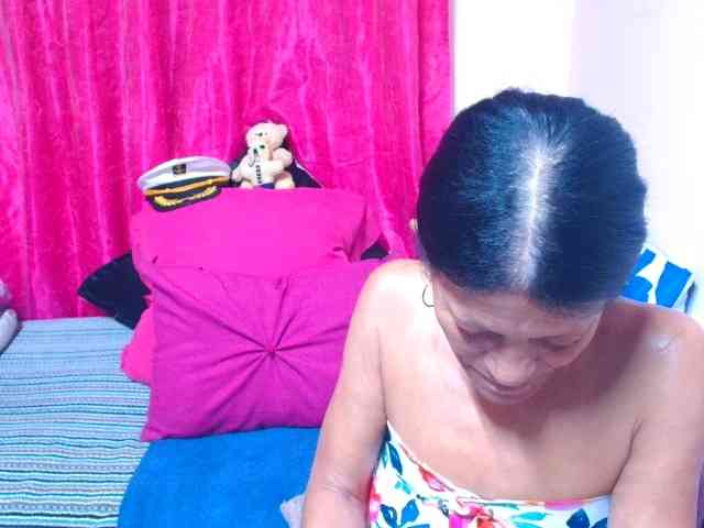 SLUTTYROXY webcam
