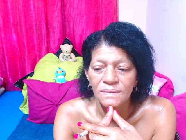 SLUTTYROXY webcam
