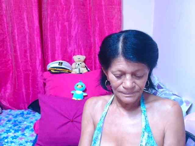 SLUTTYROXY webcam