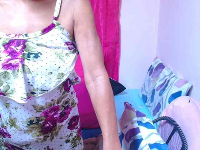 SLUTTYROXY webcam