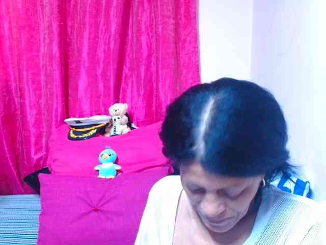 SLUTTYROXY webcam