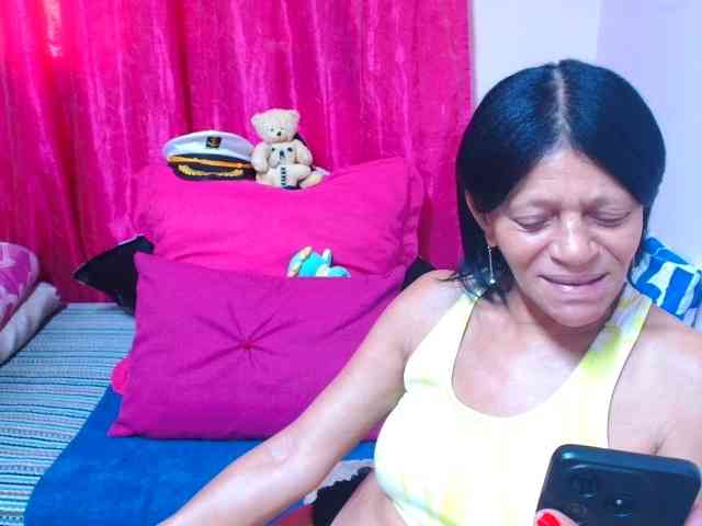 SLUTTYROXY webcam