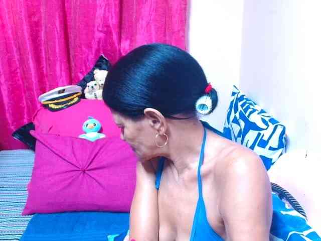 SLUTTYROXY webcam