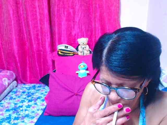 SLUTTYROXY webcam