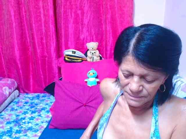 SLUTTYROXY webcam