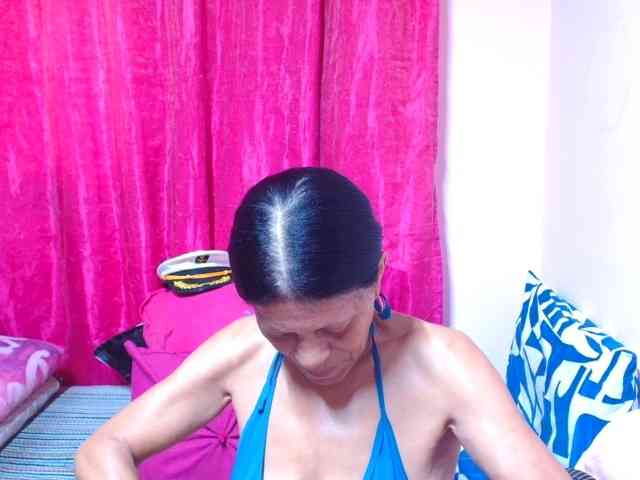 SLUTTYROXY webcam