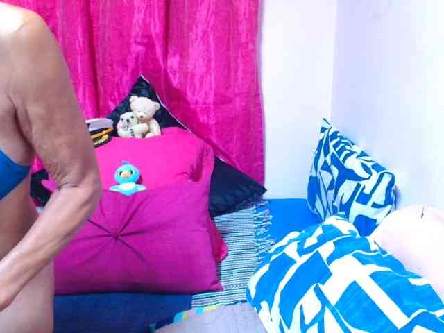 SLUTTYROXY webcam