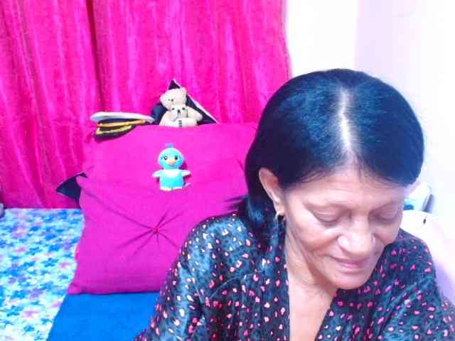 SLUTTYROXY webcam
