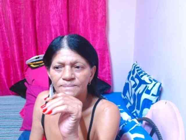 SLUTTYROXY webcam