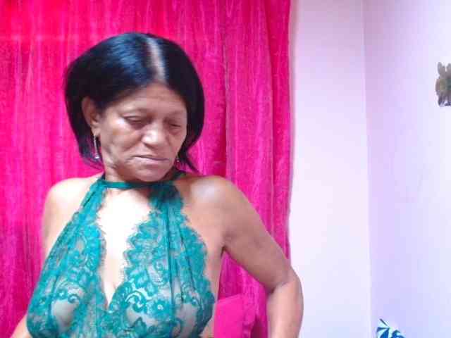 SLUTTYROXY webcam