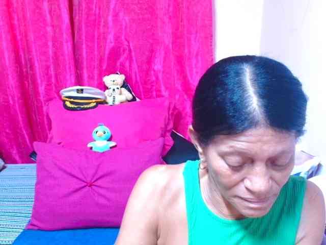SLUTTYROXY webcam